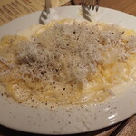 炭火焼き離島酒場ウタとルリ - シラスと島レモンのクリームパスタ