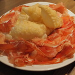 炭火焼き離島酒場ウタとルリ - 切り立て生ハムの盛り合わせ
