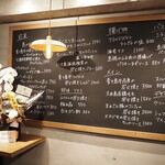 炭火焼き離島酒場ウタとルリ - オススメメニューが黒板に