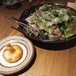 炭火焼き離島酒場ウタとルリ - 炭火焼き椎茸と牛の炭火たたき