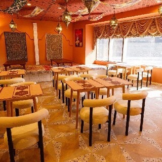 おしゃれな店内で楽しむ宴会