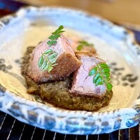 鎌倉 北じま - ❼湘南ポーク
                      〜ナラ茸、サクラシメジ、シロノハイイロシメジのソースに湘南ポークの脂が絶妙に合うね。ソースというより添え物のようなキノコのソース。