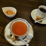 ダイニングバー シェルター - サービスの｢紅茶｣｢コーヒー｣｢ナッツ｣♪