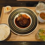 ダイニングバー シェルター - セット全景！