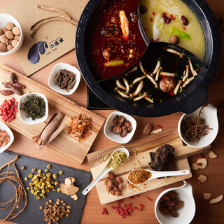 小尾羊独自の楽しみ方！体も温まる人気の薬膳火鍋「三味薬膳」