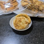 高砂製菓株式会社 工場直売店 - サクッとそして溶けるような食感とでも言いましょうか