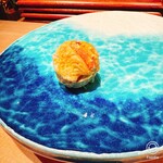 鮨 水天一碧 - ズワイガニ3酢飯1な対比の手毬寿司。お口いっぱいに蟹肉と蟹味噌が広がります