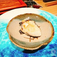 鮨 水天一碧 - 表面に焼き目をつけた、ぷりっと食感の牡蠣