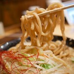 麺賊 夢我夢中 - 味噌豚基本　味玉　並　にんにく入り　麺リフトアップ