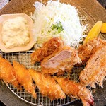 平田牧場 庄内空港店 - 空港特撰膳（大海老フライ、メンチ、ヒレ）