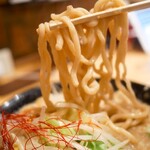 麺賊 夢我夢中 - 味噌豚基本　味玉　並　にんにく入り　麺リフトアップ