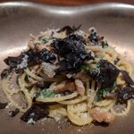 ダ ゴトウ - キノコのパスタ。おもいきり黒トリュフかかってます