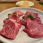 丸恵 - ←塩カルビ、タン→