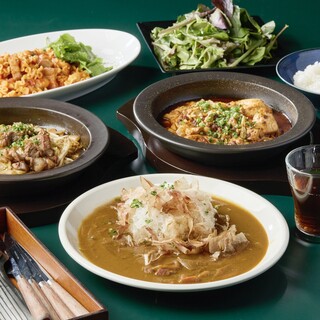 新鮮野菜のサラダバー付きランチ1,000円〜！