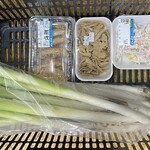 石塚魚店 - 今日は中途半端な時間だったのであまり品がなかった