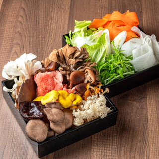 産地直送の新鮮な野菜。季節の移り変わりを感じる旬の味覚を堪能