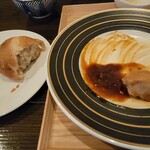 ダイニングバー シェルター - ソースもパンで…