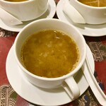 リトルスパイス - サービスの豆スープ