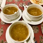 リトルスパイス - サービスの豆スープ