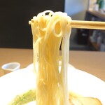 Ramen Rouge - 浅草開化楼の白くてキレイなストレート系