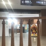 えひめ中央ひなたCAFE - なんか視線感じるのよねぇ。。はっ！
      顔が濡れたら力が出ないヒーローに見守られてた！