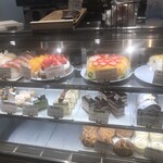 えひめ中央ひなたCAFE - ショーケースに並ぶのは。。。