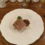 ジロトンド - 2皿目
      イタリア産仔牛のタンの煮込み