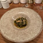 ジロトンド - 1皿目
      徳島県鳴門産墨イカと寒締めほうれん草のインズィミーノ