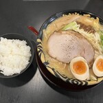 ハルピン 味噌らーめん 雷蔵 - 味玉たれ味噌らーめん　ライス