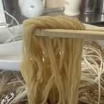 らーめん丸富 - 麺リフト