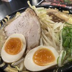 ハルピン 味噌らーめん 雷蔵 - 味玉たれ味噌らーめん