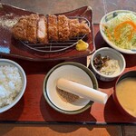 かつ波奈 - 料理写真:(波奈プレミアムポーク)中ロースかつ定食!