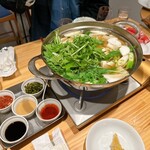 茶月斎 - 猪の火鍋（白菜、発酵白菜などの野菜）  