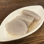 東京ロビン - お通し(里芋のコンソメ煮)