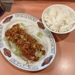 ラーメンショップ - ネギ味噌ギョーザとサービスライス 360円