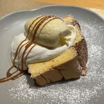 BACCHUS - シフォンケーキとヴァニラアイス、カラメルソース