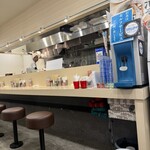 むたひろ食堂 - 店内はカウンター＋テーブル3つ程度