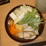 涮涮鍋 Dontei 取手藤代店 - 首先上桌的蔬菜和豆腐等