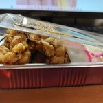 たいあん弁当 東通店 - 蓋が閉まらないのはお約束