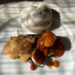 ル・シノワ 花栞 - ◉ 伊勢海老のチリソースとマヨソース
      　中華パン添え