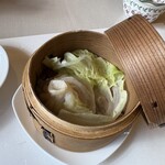 ル・シノワ 花栞 - ◉ 小籠包
      　☘️ 生姜の香りがほのかに漂って
      　　美味しかったです！