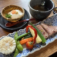 飛騨牛一頭家 馬喰一代 銀座 - 野菜スティックと自家製豆腐