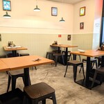 神戸式町中華PAPEPO - 店内の雰囲気