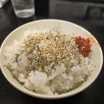 萬来亭 - 半ライス(ブラックペッパー、豆板醤、胡麻)