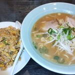 なるみラーメン - 半チャンセット 醤油