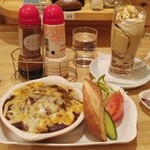 コメダ珈琲店 - 料理写真:夜コメ ハイ!チーズ!!プレート チーズハンバーグミートスパ+飲む信玄餅(期間限定)セット