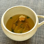 一路堂カフェ - えのき茸のみぞれスープ。茸の風味が美味♡