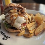 バーガーマニア - お餅とベーコンがとても良いアクセントでお餅の食感さくっモチッがとても良かったです。