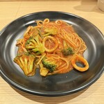 pasta家 - イカとブロッコリーのトマトソース