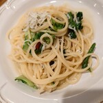 イタリア食堂 PACE - 釜揚げしらすと菜花の和風ガーリック